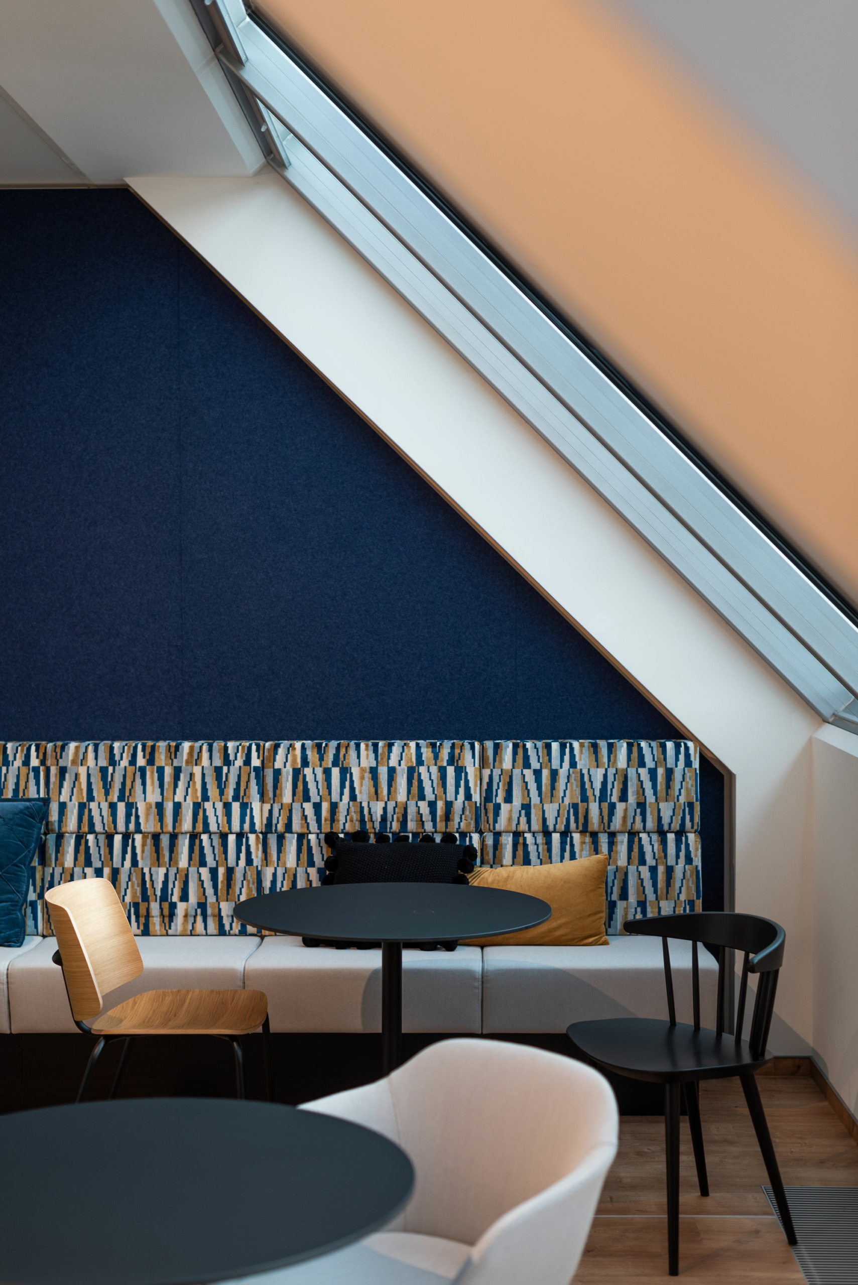 Interior Design der Zentrale von ISS Facility Services Österreich von Meindl Cavar Concepts