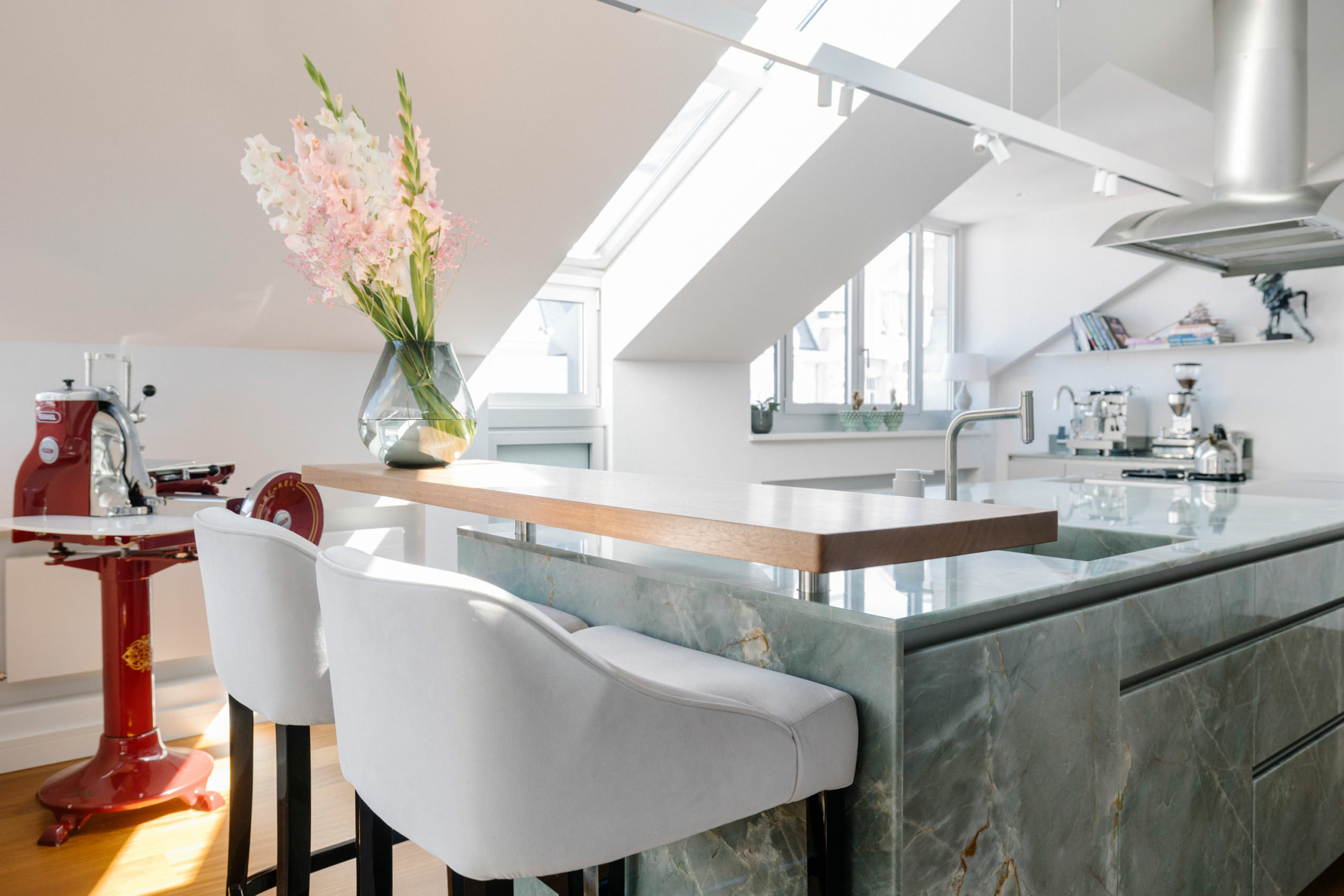 Zeitlos elegant – Interior Design für ein luxuriöses Penthouse von Meindl Cavar Concepts