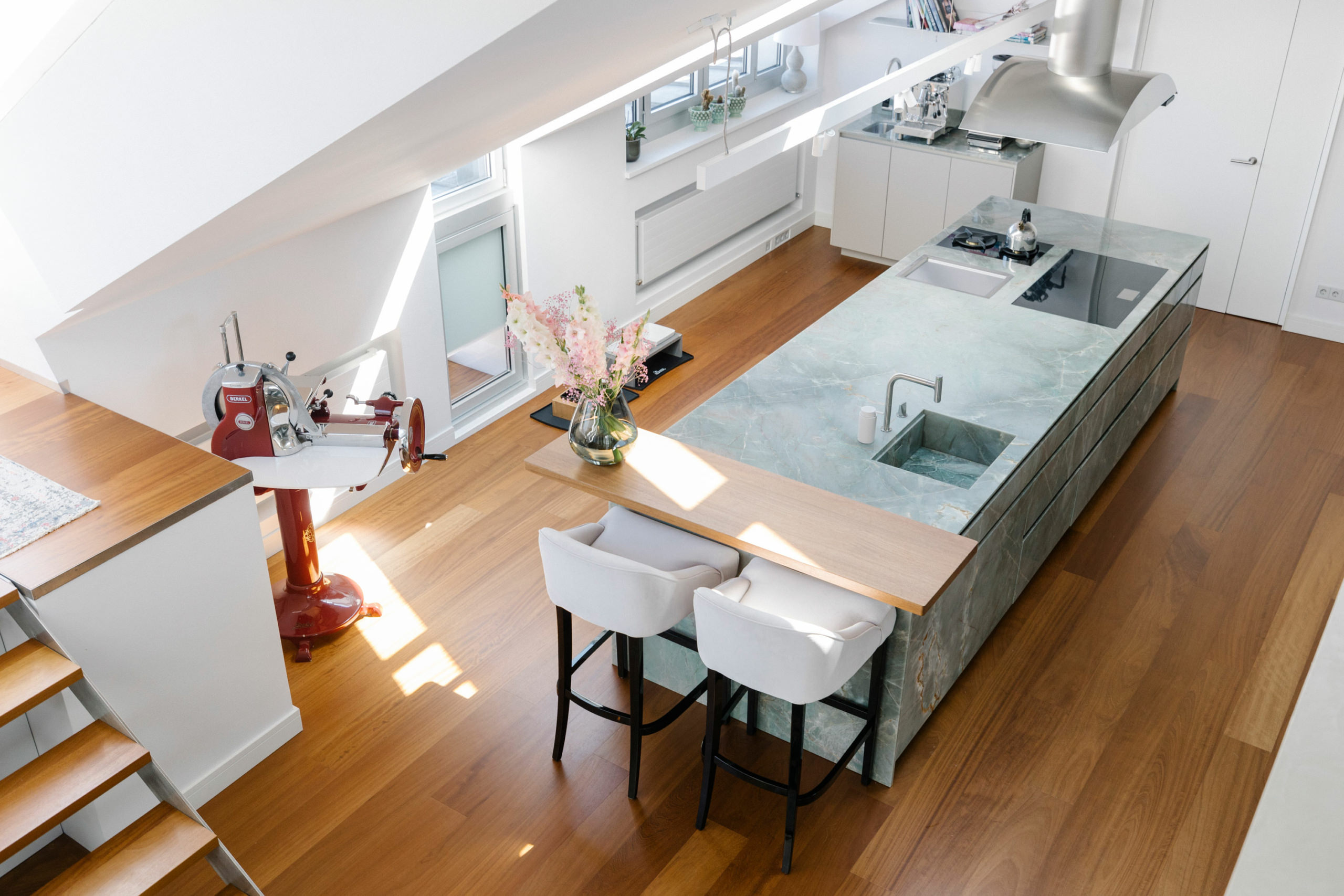 Zeitlos elegant – Interior Design für ein luxuriöses Penthouse von Meindl Cavar Concepts