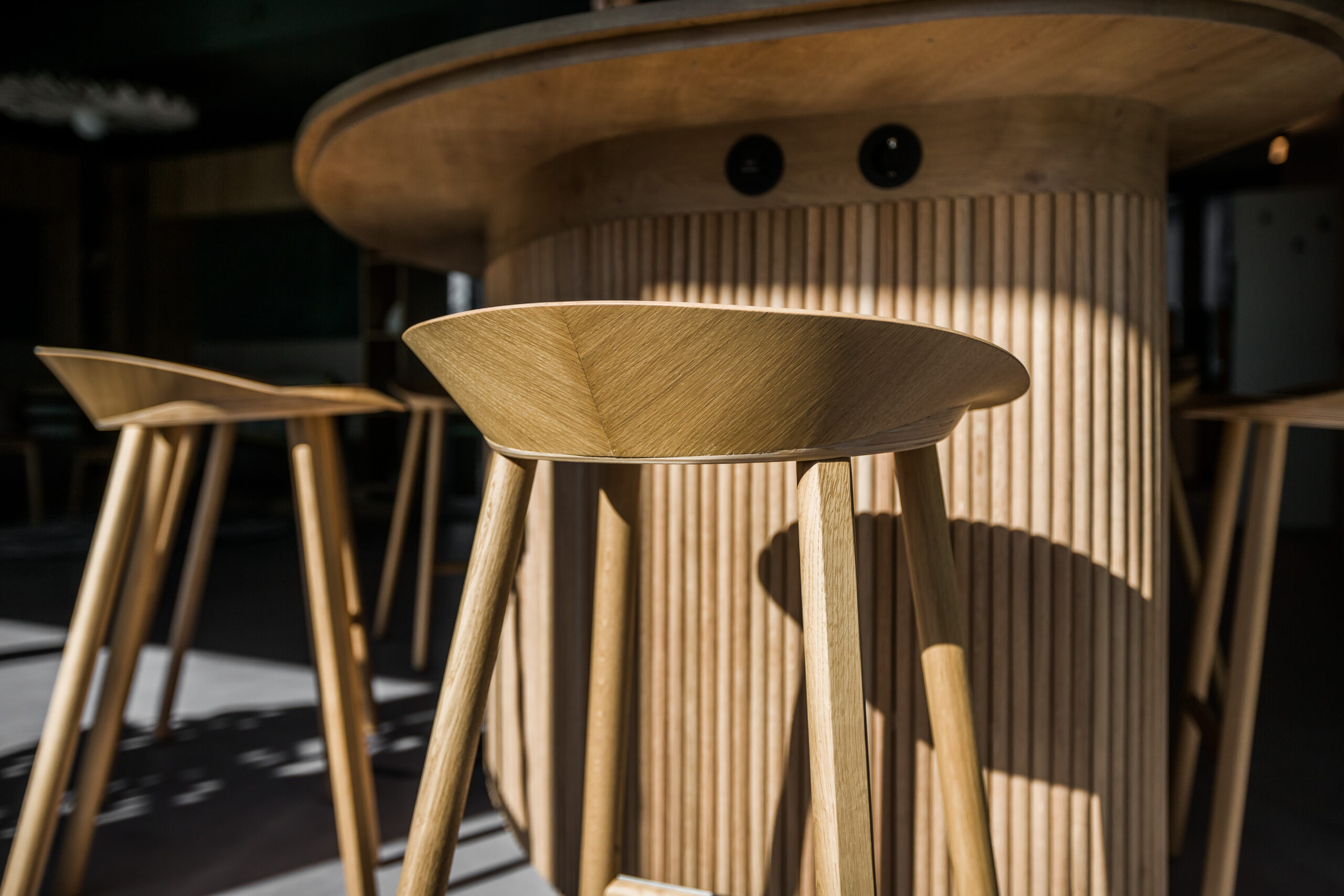 Holzdesgin im Arbeitsraum - Meindl Cavar Concepts
