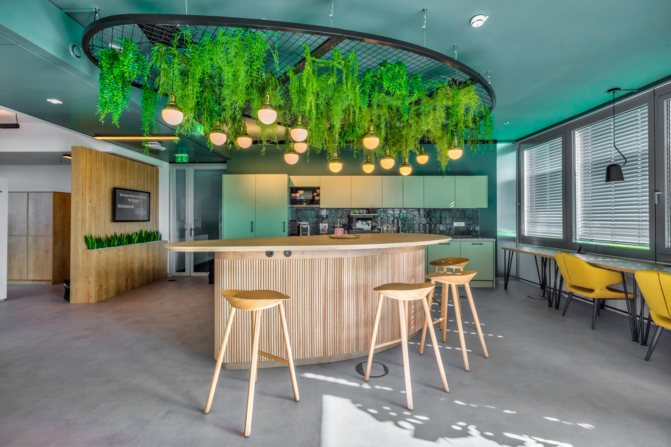 Grünes Arbeitsraum & Coworking-Bereich